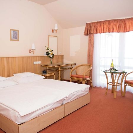 Termálhotel Martfű Exterior foto