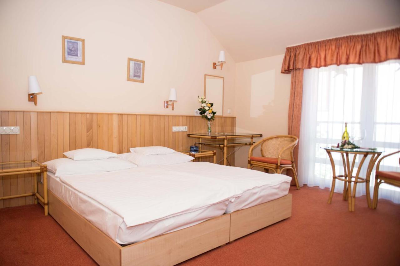 Termálhotel Martfű Exterior foto