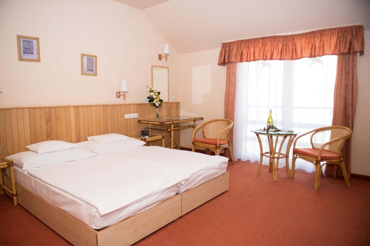 Termálhotel Martfű Exterior foto
