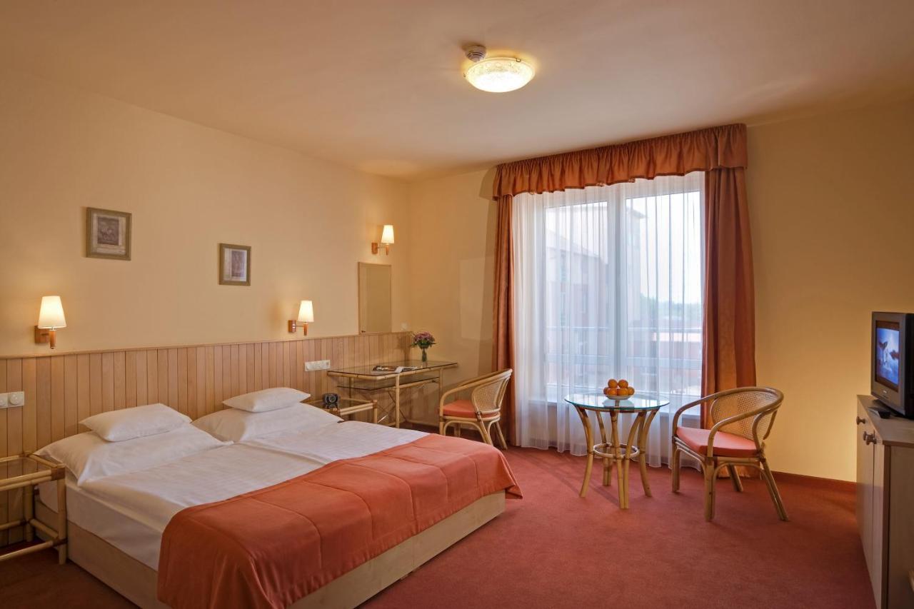Termálhotel Martfű Exterior foto